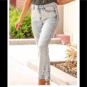 Judy Blue High Waist Slim Fit Bleached Jean ~ NWT